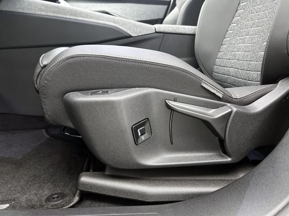 1.2 Hybrid 145pk Allure Automaat | Tot 8 Jaar Garantie | Navigatie | Adaptieve Cruise Control | Stoelverwarming | 360 Camera | LMV | AppleCarPlay/AndroidAuto | Climate Control | Virt.Cockpit