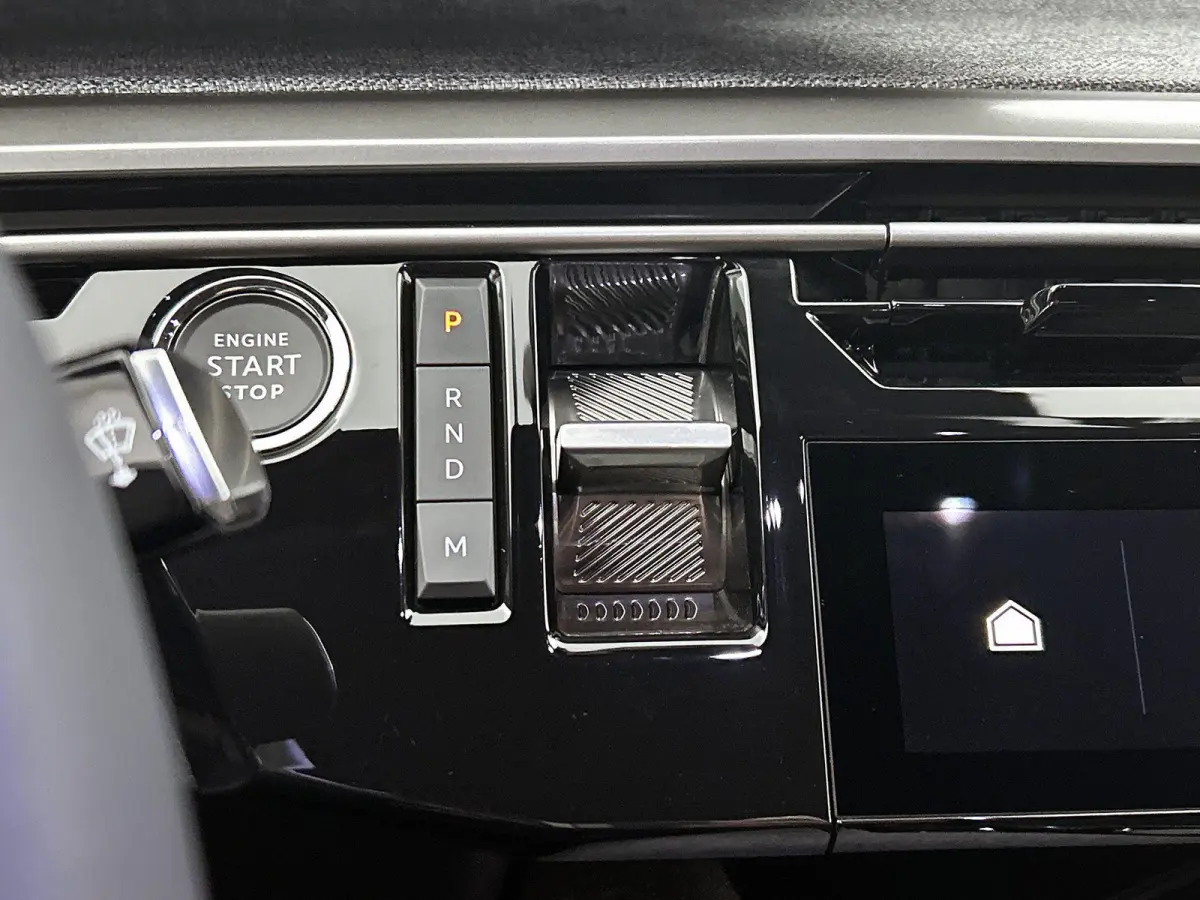 1.2 Hybrid 145pk Allure Automaat | Tot 8 Jaar Garantie | Navigatie | Adaptieve Cruise Control | Stoelverwarming | 360 Camera | LMV | AppleCarPlay/AndroidAuto | Climate Control | Virt.Cockpit