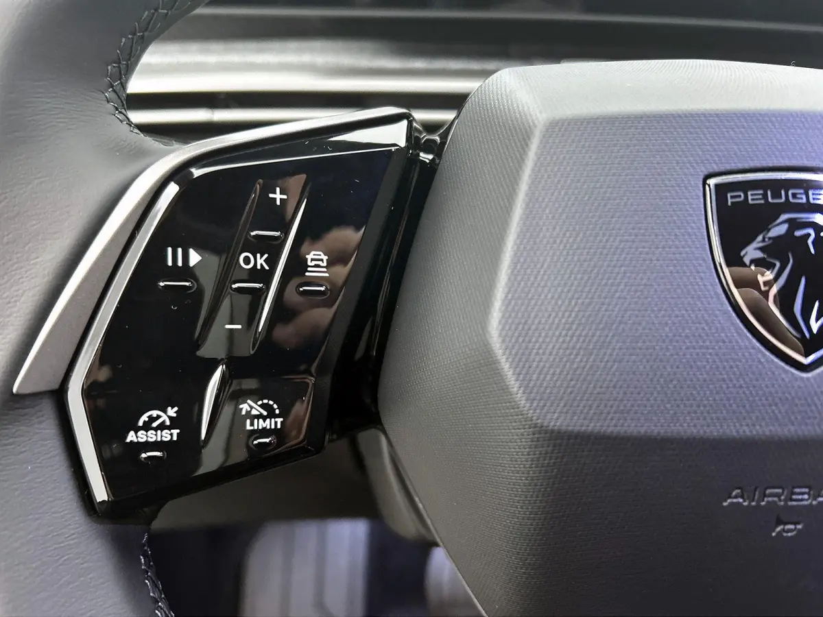 1.2 Hybrid 145pk Allure Automaat | Tot 8 Jaar Garantie | Navigatie | Adaptieve Cruise Control | Stoelverwarming | 360 Camera | LMV | AppleCarPlay/AndroidAuto | Climate Control | Virt.Cockpit