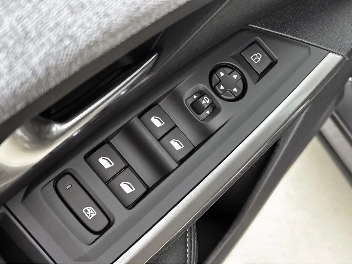 1.2 Hybrid 145pk Allure Automaat | Tot 8 Jaar Garantie | Navigatie | Adaptieve Cruise Control | Stoelverwarming | 360 Camera | LMV | AppleCarPlay/AndroidAuto | Climate Control | Virt.Cockpit