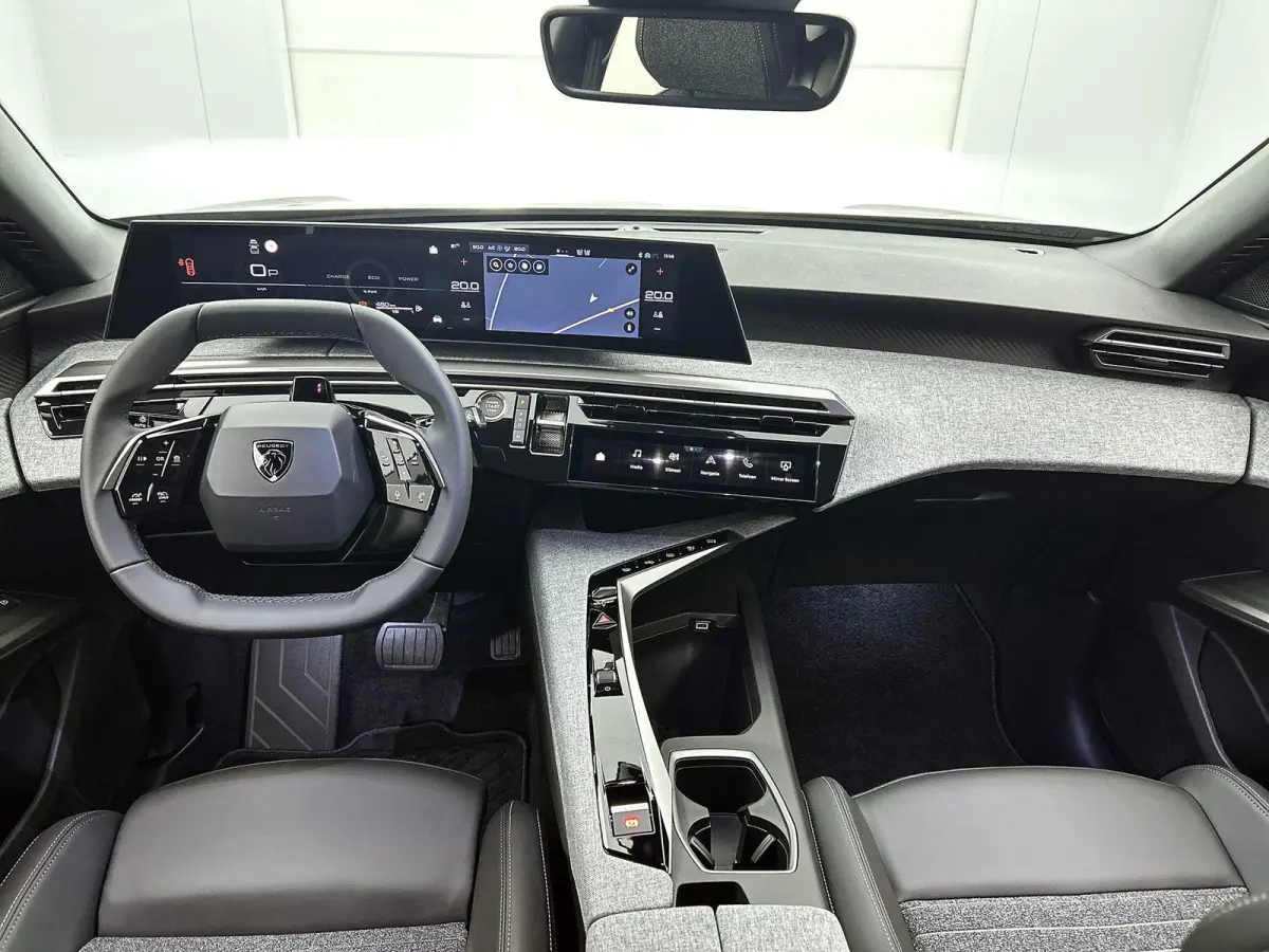 1.2 Hybrid 145pk Allure Automaat | Tot 8 Jaar Garantie | Navigatie | Adaptieve Cruise Control | Stoelverwarming | 360 Camera | LMV | AppleCarPlay/AndroidAuto | Climate Control | Virt.Cockpit