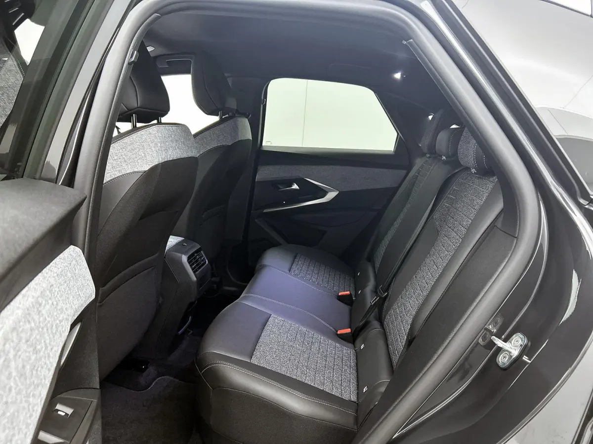 1.2 Hybrid 145pk Allure Automaat | Tot 8 Jaar Garantie | Navigatie | Adaptieve Cruise Control | Stoelverwarming | 360 Camera | LMV | AppleCarPlay/AndroidAuto | Climate Control | Virt.Cockpit