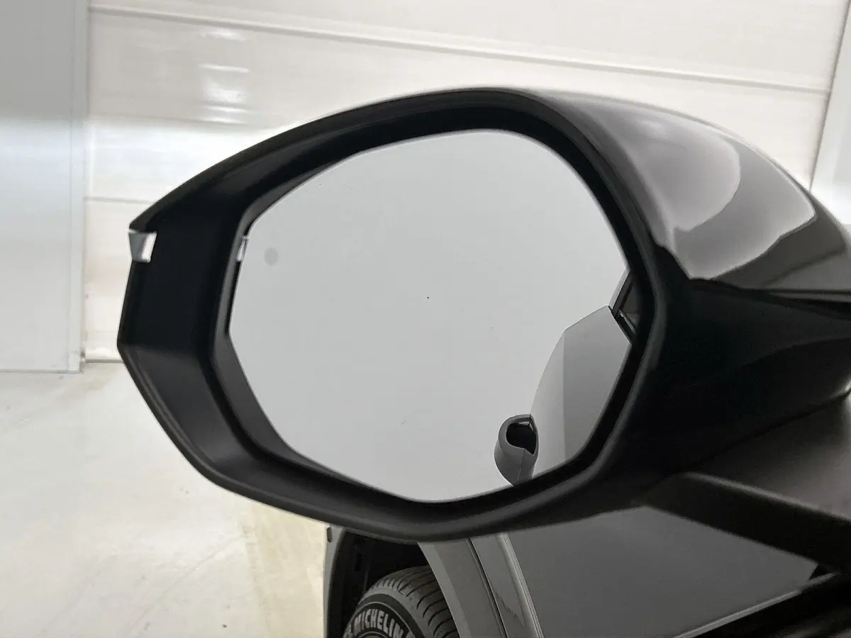 1.2 Hybrid 145pk Allure Automaat | Tot 8 Jaar Garantie | Navigatie | Adaptieve Cruise Control | Stoelverwarming | 360 Camera | LMV | AppleCarPlay/AndroidAuto | Climate Control | Virt.Cockpit