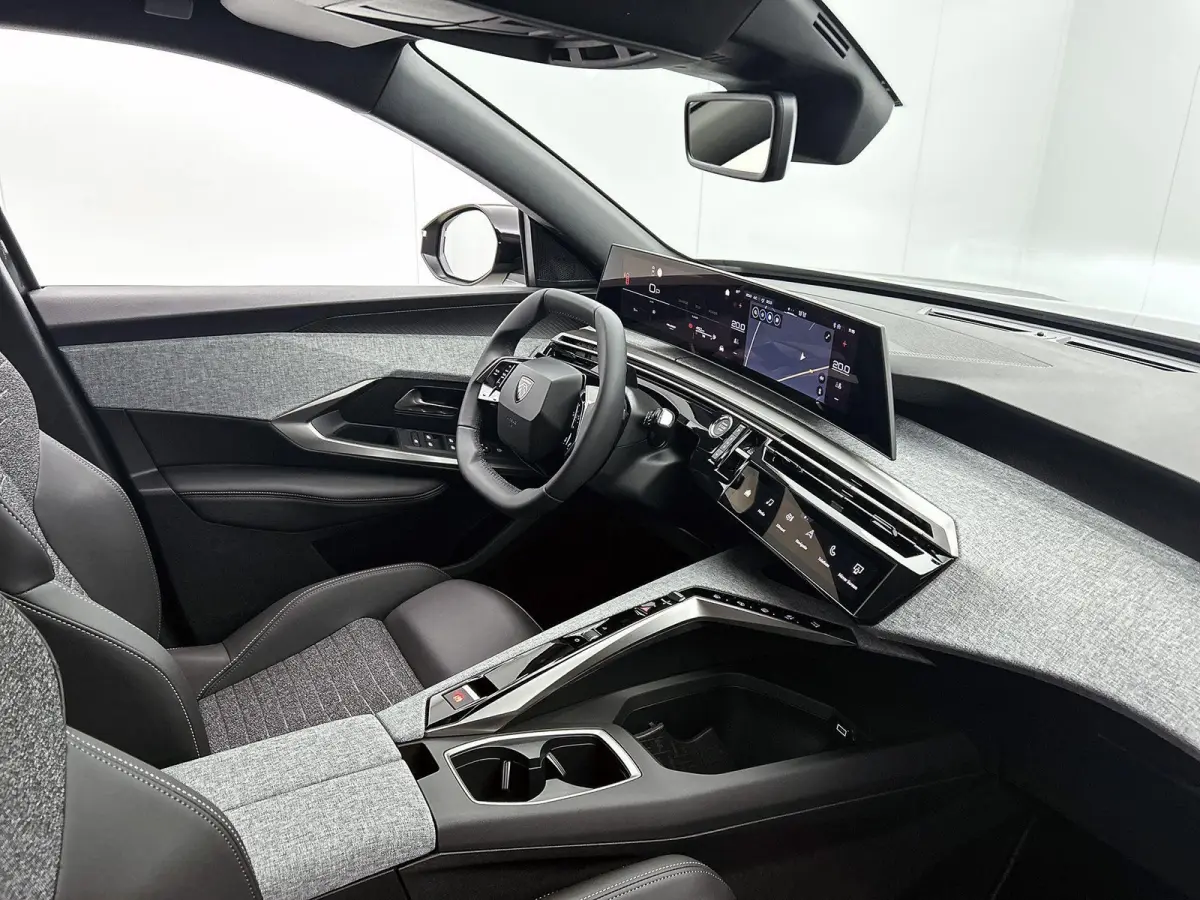 1.2 Hybrid 145pk Allure Automaat | Tot 8 Jaar Garantie | Navigatie | Adaptieve Cruise Control | Stoelverwarming | 360 Camera | LMV | AppleCarPlay/AndroidAuto | Climate Control | Virt.Cockpit