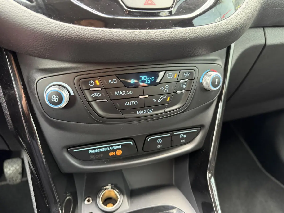 1.0 EcoBoost Titanium 1e eig Navi clima trekhaak