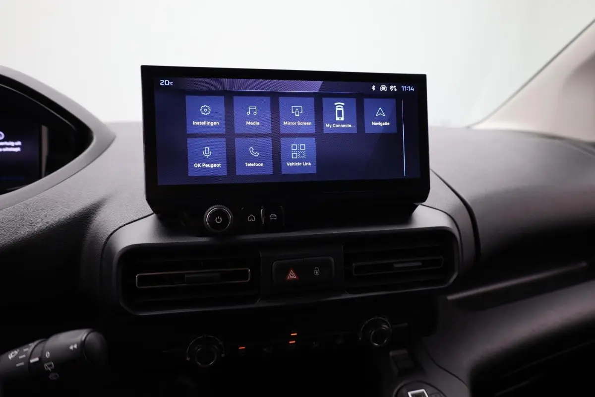 1.5 BlueHDi 130 EAT8 S&S L1 | All season banden | Trekhaak | Dodehoekbewaking | Suroundview |  | Achteruitrijcamera | Airco | Apple Carplay/Android Auto|telefoonintegratie premium