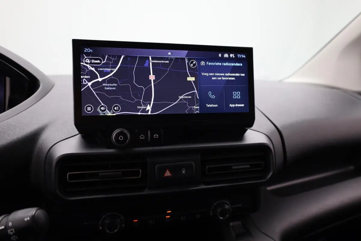 1.5 BlueHDi 130 EAT8 S&S L1 | All season banden | Trekhaak | Dodehoekbewaking | Suroundview |  | Achteruitrijcamera | Airco | Apple Carplay/Android Auto|telefoonintegratie premium