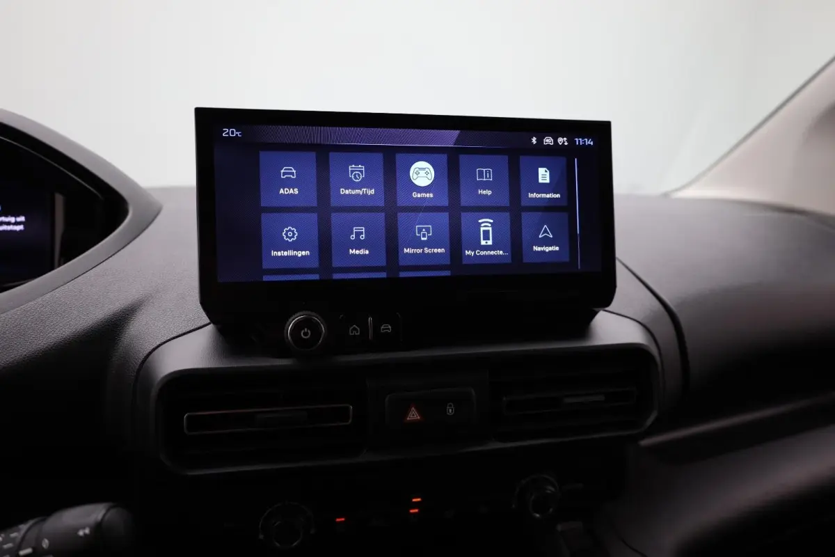 1.5 BlueHDi 130 EAT8 S&S L1 | All season banden | Trekhaak | Dodehoekbewaking | Suroundview |  | Achteruitrijcamera | Airco | Apple Carplay/Android Auto|telefoonintegratie premium