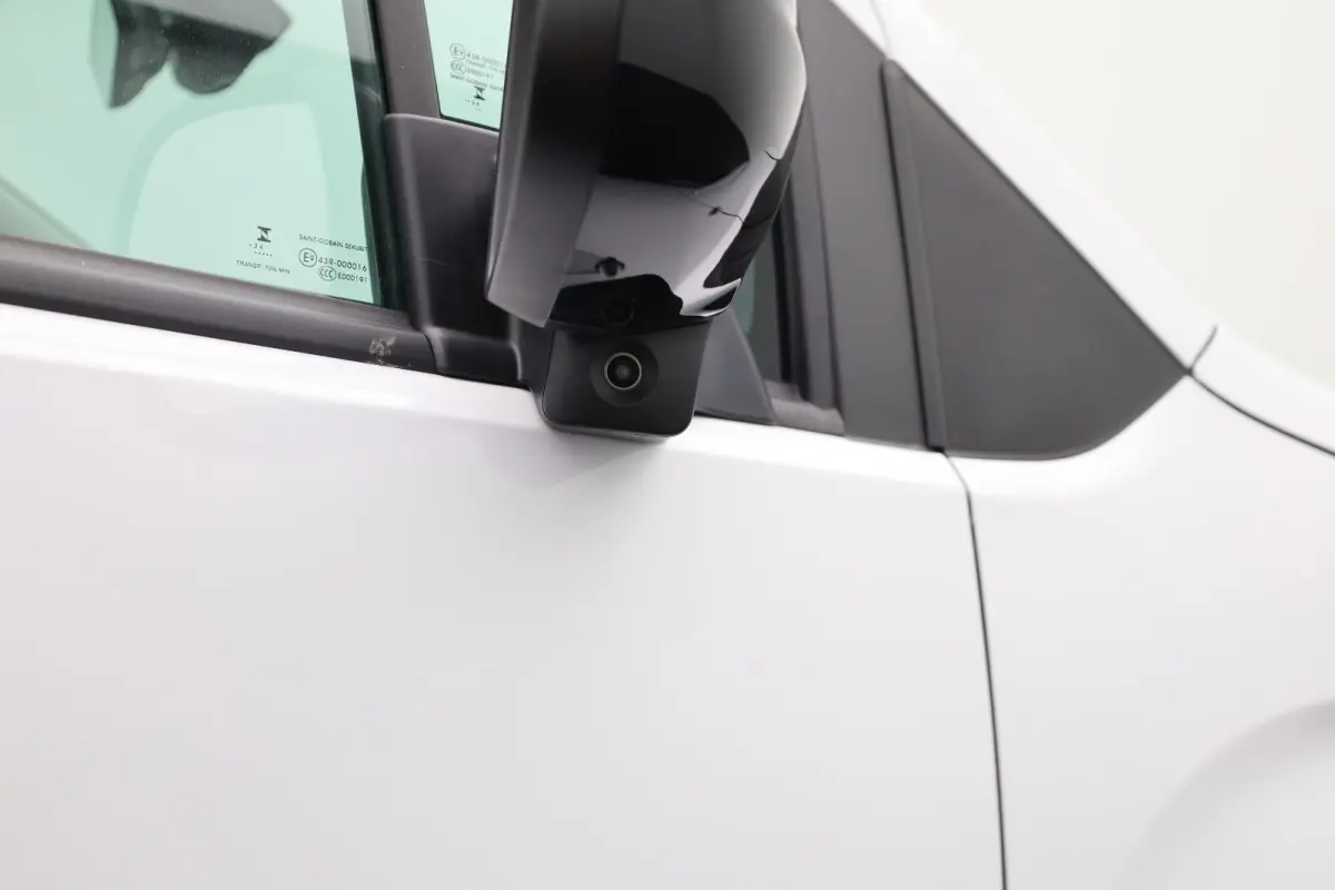 1.5 BlueHDi 130 EAT8 S&S L1 | All season banden | Trekhaak | Dodehoekbewaking | Suroundview |  | Achteruitrijcamera | Airco | Apple Carplay/Android Auto|telefoonintegratie premium