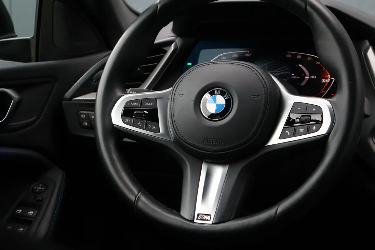 218i M-Sport Executive Edition Automaat | Camera | Apple Carplay / Android Auto | 18 Inch | HiFi Audio