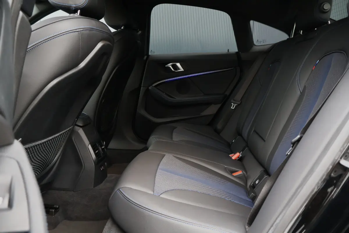 218i M-Sport Executive Edition Automaat | Camera | Apple Carplay / Android Auto | 18 Inch | HiFi Audio