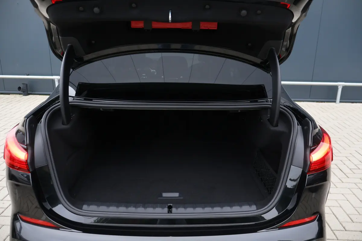 218i M-Sport Executive Edition Automaat | Camera | Apple Carplay / Android Auto | 18 Inch | HiFi Audio