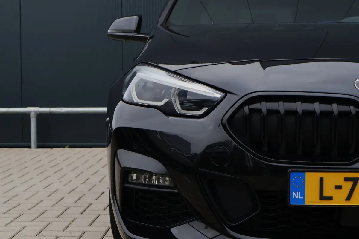 218i M-Sport Executive Edition Automaat | Camera | Apple Carplay / Android Auto | 18 Inch | HiFi Audio