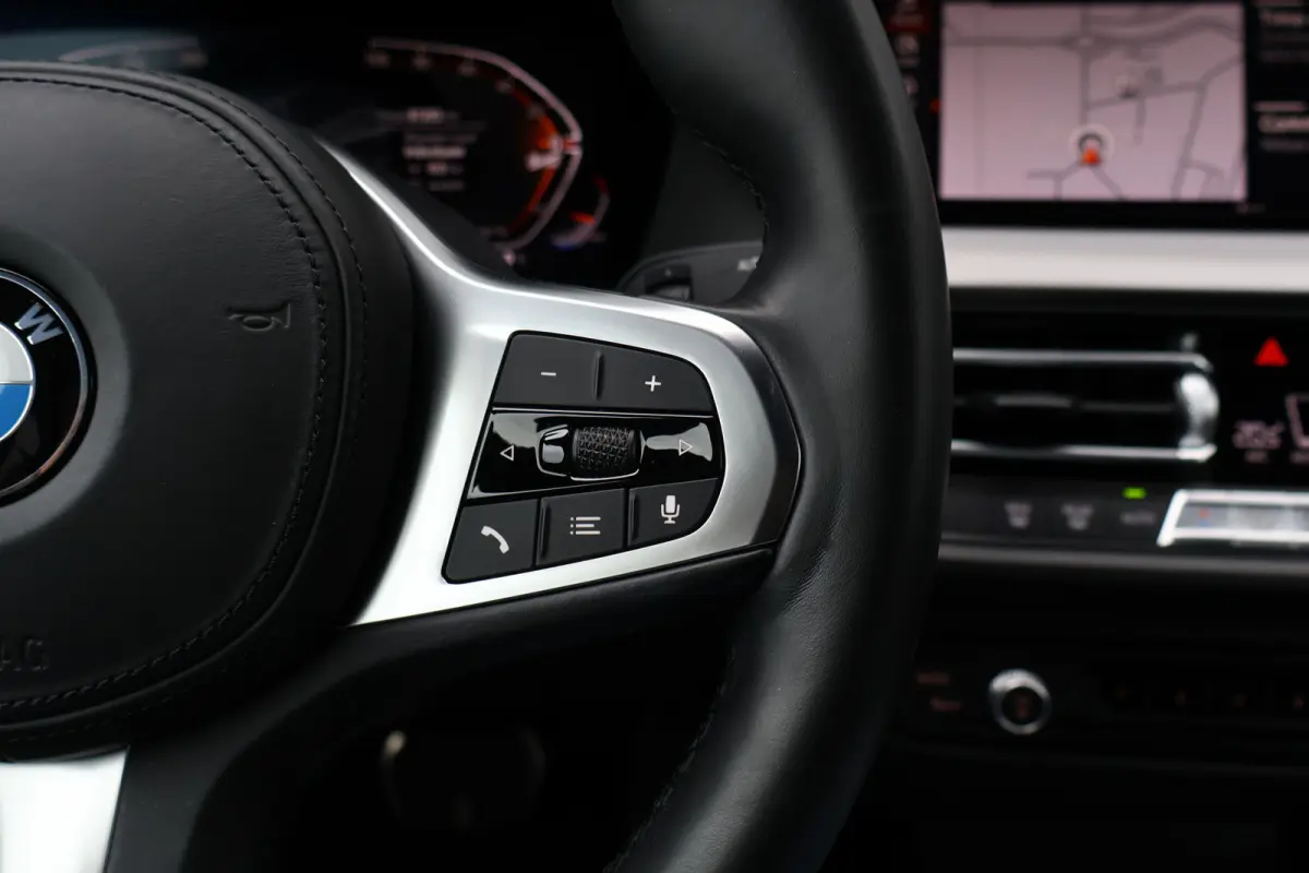 218i M-Sport Executive Edition Automaat | Camera | Apple Carplay / Android Auto | 18 Inch | HiFi Audio