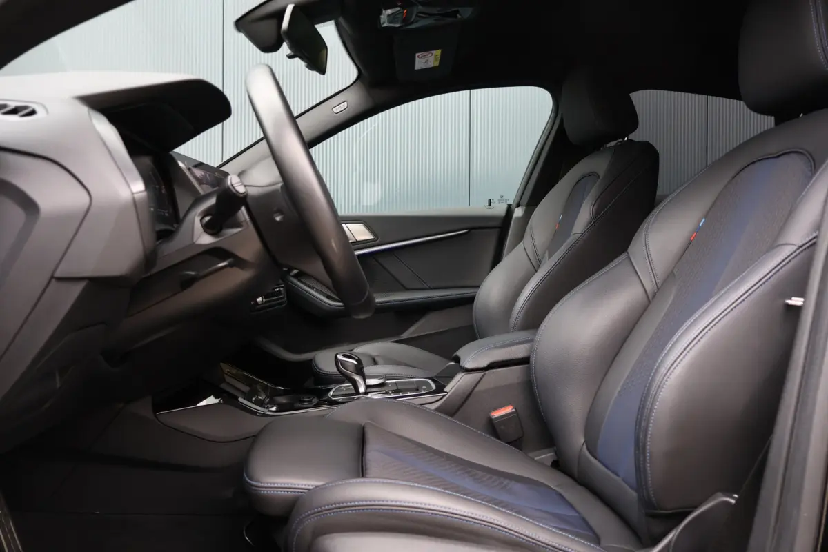 218i M-Sport Executive Edition Automaat | Camera | Apple Carplay / Android Auto | 18 Inch | HiFi Audio