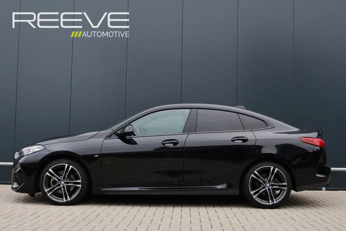218i M-Sport Executive Edition Automaat | Camera | Apple Carplay / Android Auto | 18 Inch | HiFi Audio