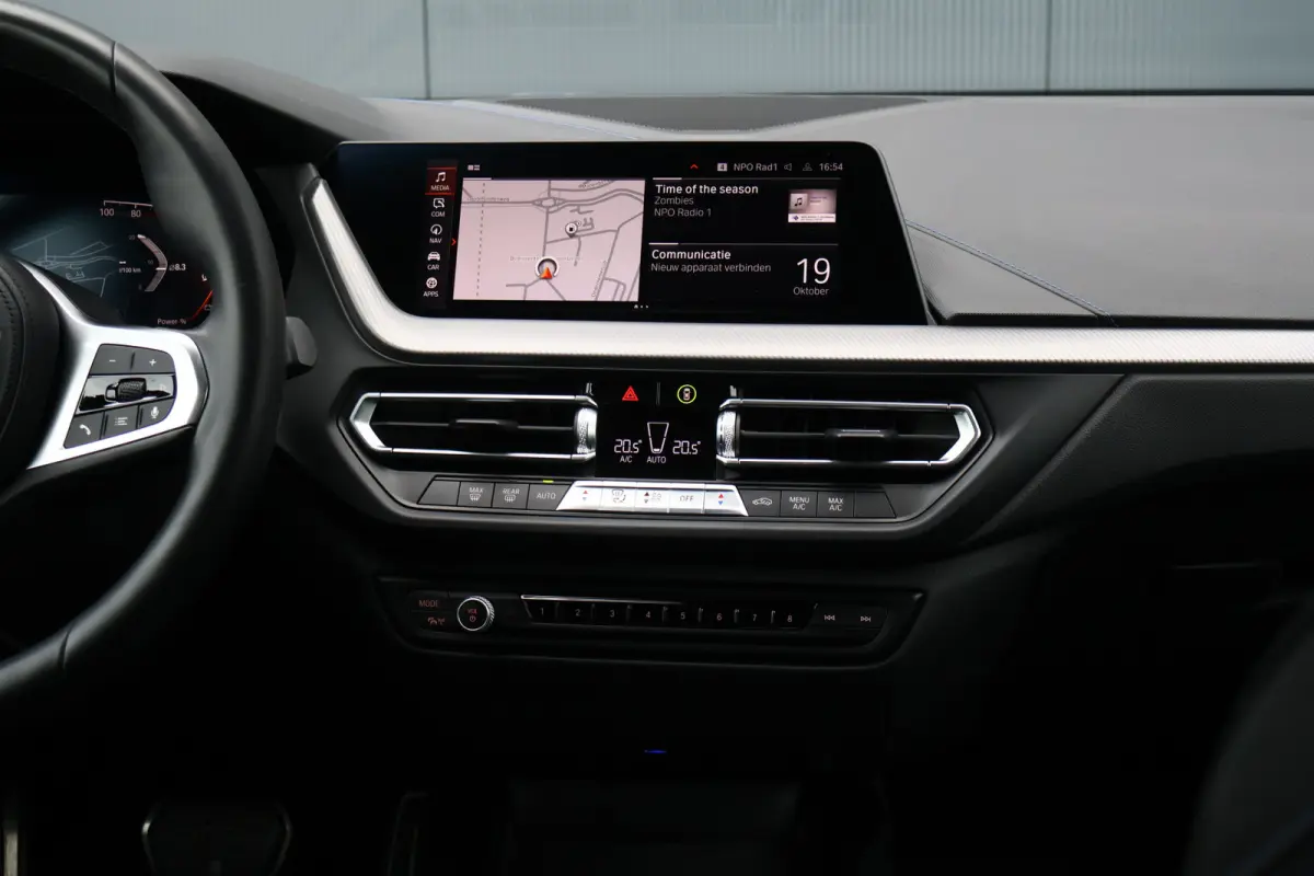 218i M-Sport Executive Edition Automaat | Camera | Apple Carplay / Android Auto | 18 Inch | HiFi Audio