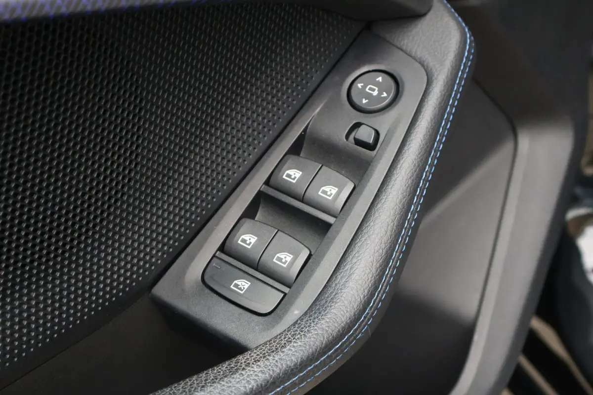 218i M-Sport Executive Edition Automaat | Camera | Apple Carplay / Android Auto | 18 Inch | HiFi Audio