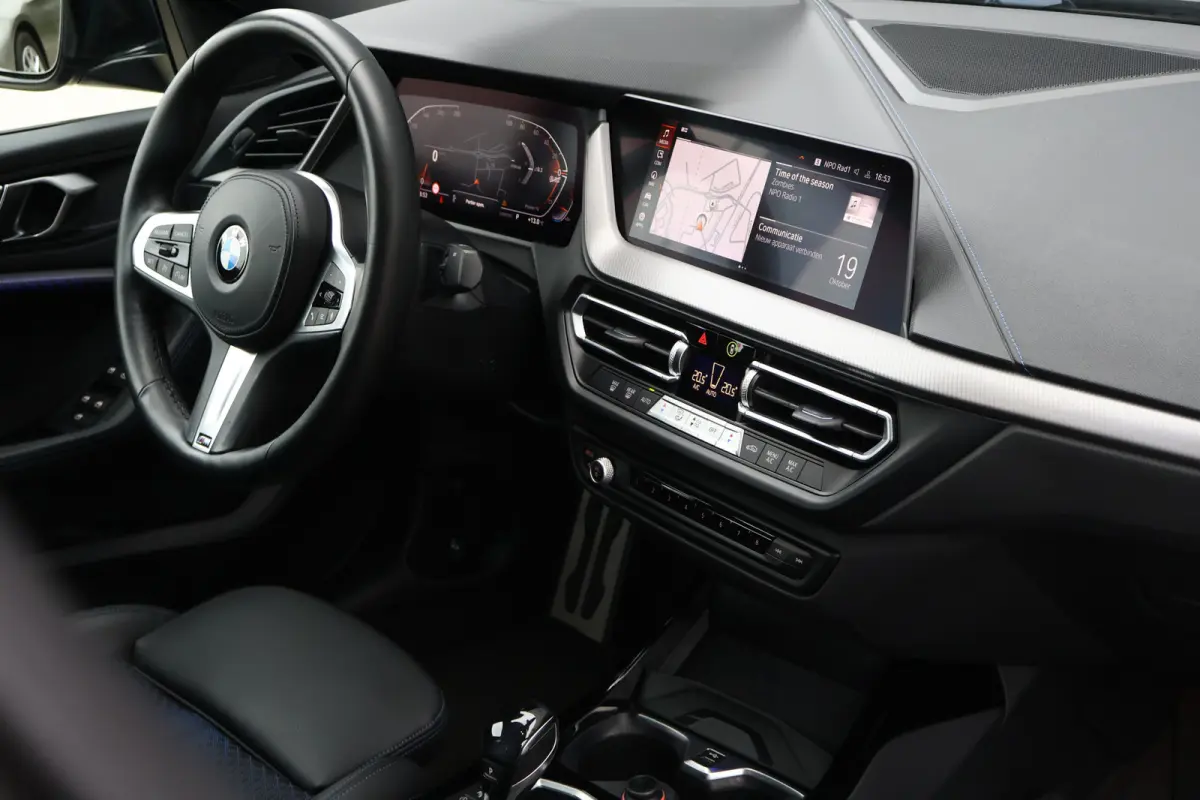 218i M-Sport Executive Edition Automaat | Camera | Apple Carplay / Android Auto | 18 Inch | HiFi Audio