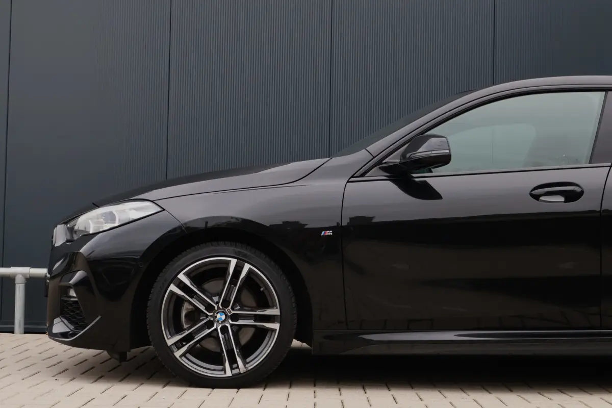 218i M-Sport Executive Edition Automaat | Camera | Apple Carplay / Android Auto | 18 Inch | HiFi Audio