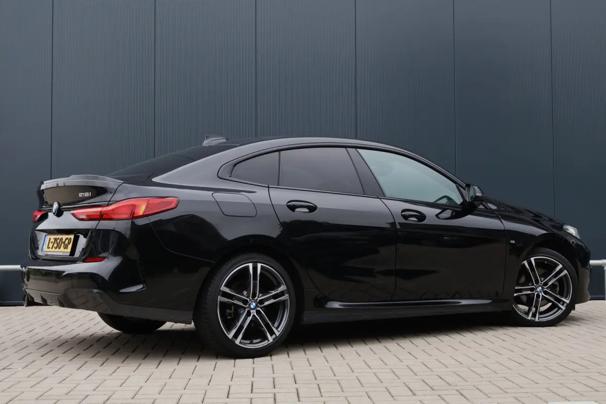 218i M-Sport Executive Edition Automaat | Camera | Apple Carplay / Android Auto | 18 Inch | HiFi Audio