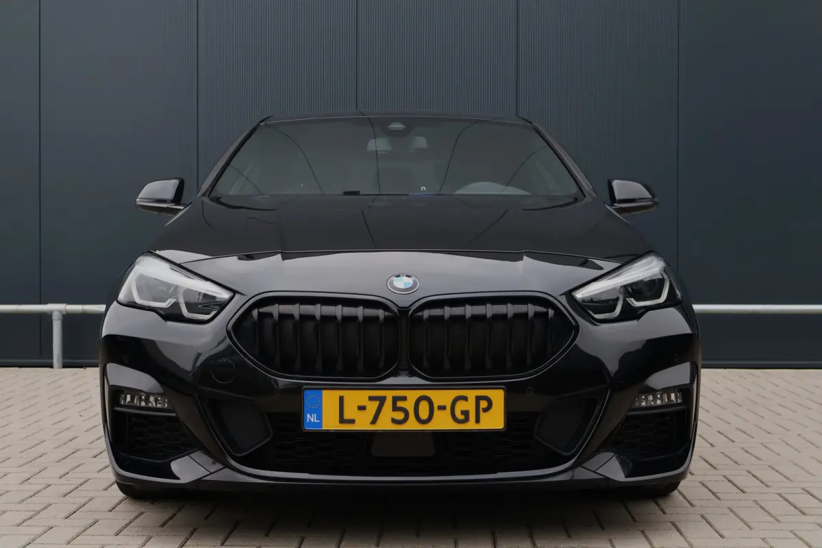 218i M-Sport Executive Edition Automaat | Camera | Apple Carplay / Android Auto | 18 Inch | HiFi Audio