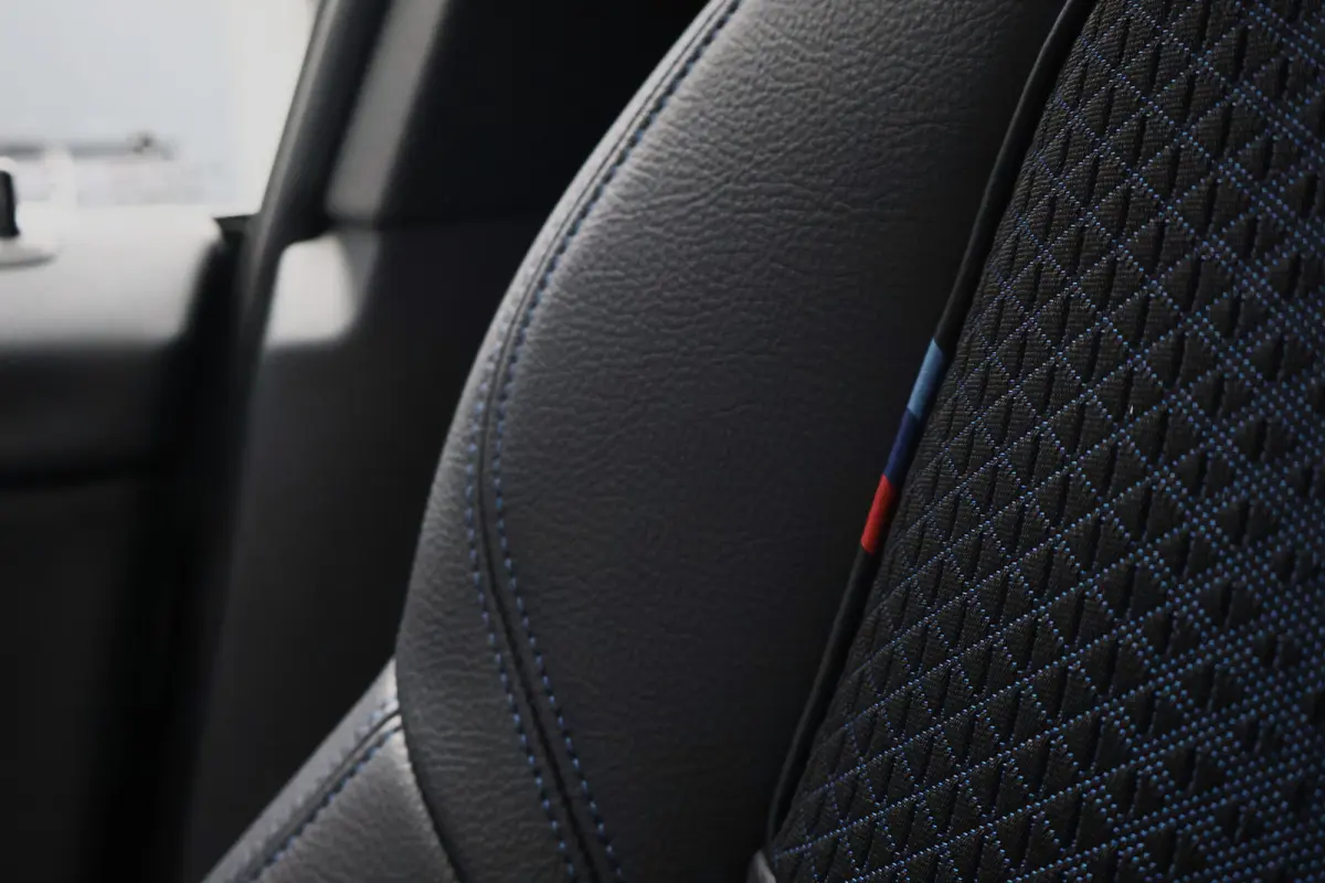 218i M-Sport Executive Edition Automaat | Camera | Apple Carplay / Android Auto | 18 Inch | HiFi Audio