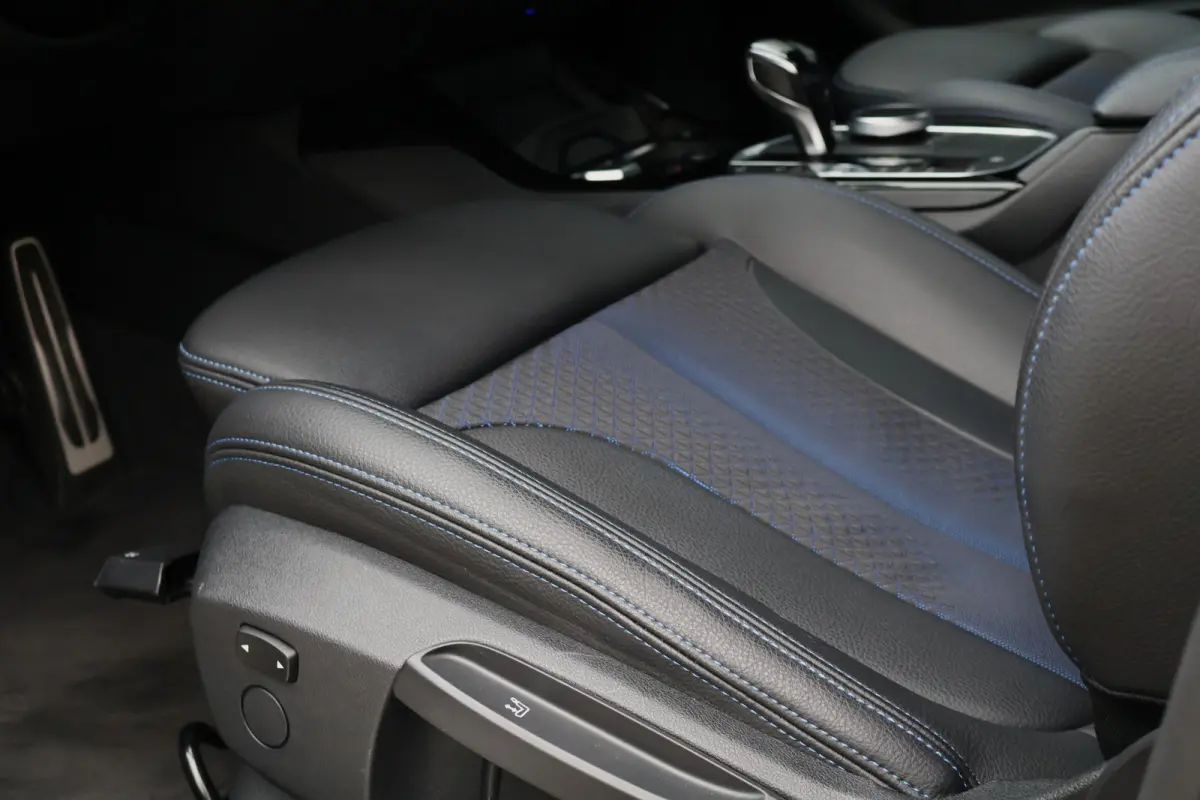 218i M-Sport Executive Edition Automaat | Camera | Apple Carplay / Android Auto | 18 Inch | HiFi Audio