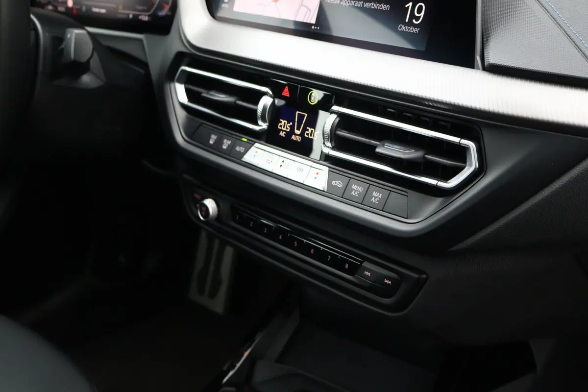 218i M-Sport Executive Edition Automaat | Camera | Apple Carplay / Android Auto | 18 Inch | HiFi Audio