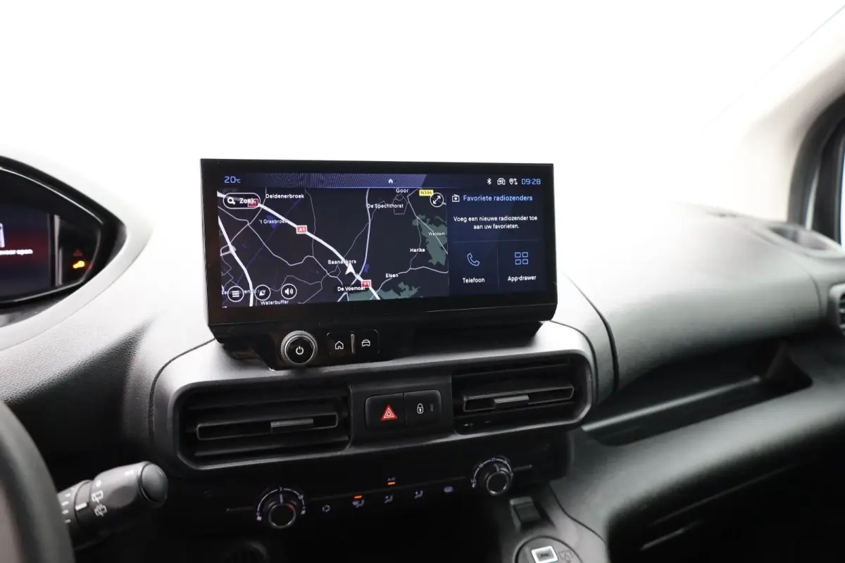 1.5 BlueHDi 130 EAT8 S&S L1 All season banden | Trekhaak | Dodehoekbewaking | Suroundview | Achteruitrijcamera | Airco | Apple Carplay/Android Auto|telefoonintegratie premium