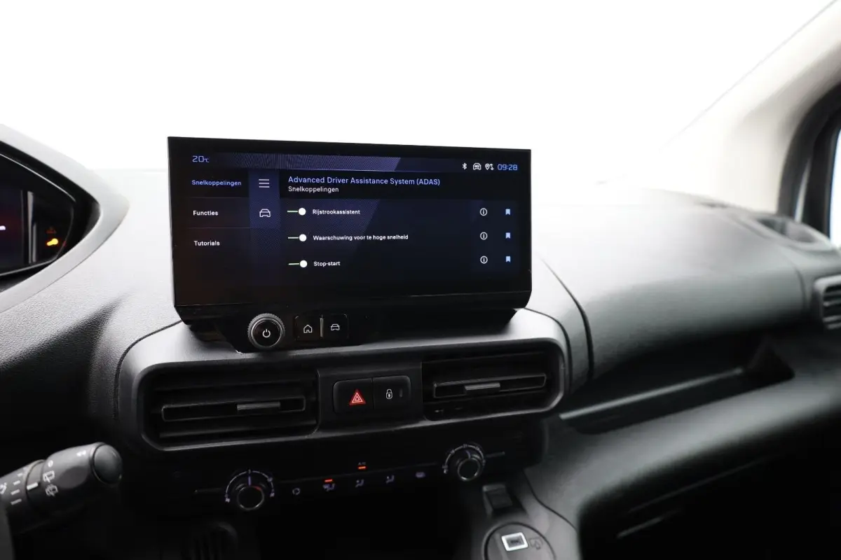 1.5 BlueHDi 130 EAT8 S&S L1 All season banden | Trekhaak | Dodehoekbewaking | Suroundview | Achteruitrijcamera | Airco | Apple Carplay/Android Auto|telefoonintegratie premium