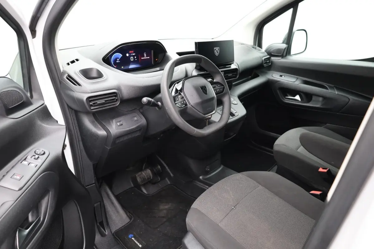 1.5 BlueHDi 130 EAT8 S&S L1 All season banden | Trekhaak | Dodehoekbewaking | Suroundview | Achteruitrijcamera | Airco | Apple Carplay/Android Auto|telefoonintegratie premium