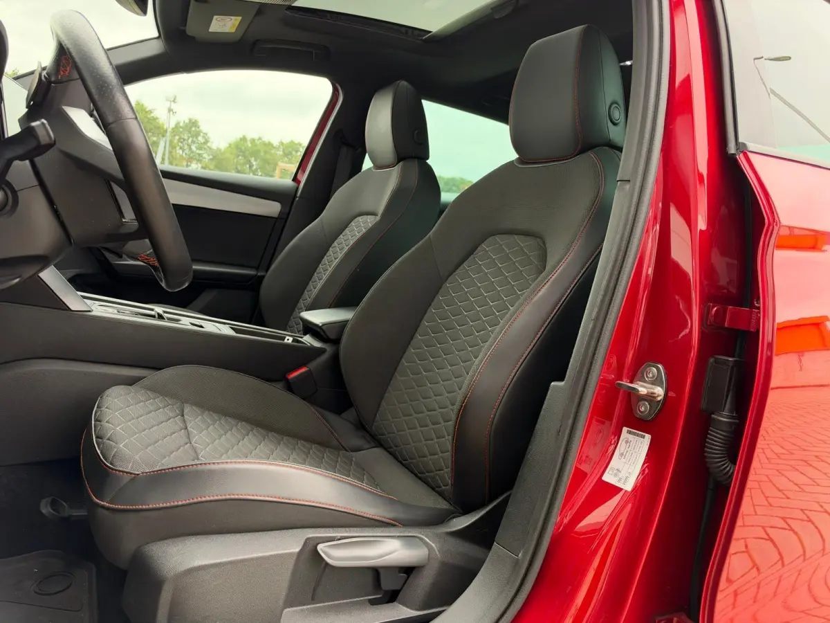 1.5 eTSI FR | Virtual Cockpit | Camera | CarPlay | Climate | Adaptive Cruise | Navigatie