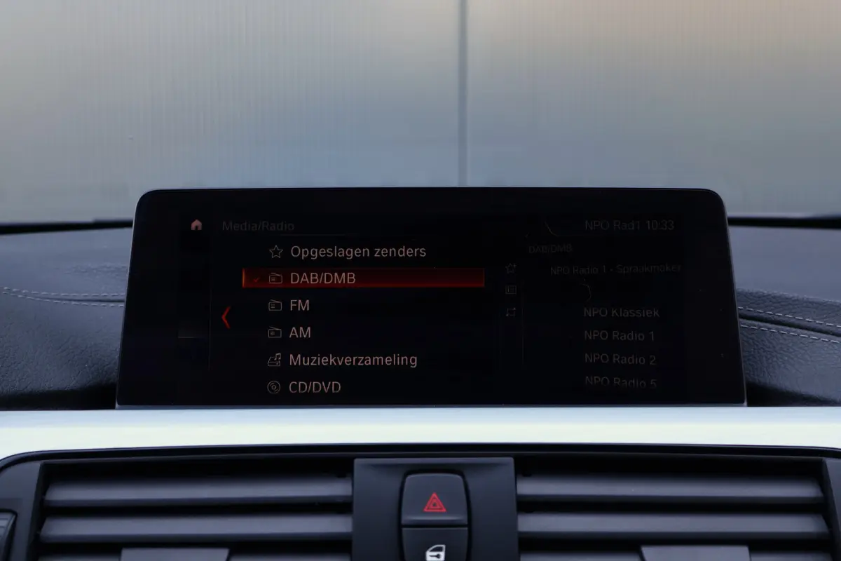 418i M-Sport LCI High Executive Automaat | 19 Inch | Digital Cockpit | Stoelverwarming | Leer | HiFi Audio | DAB | Keyless | M-Pakket