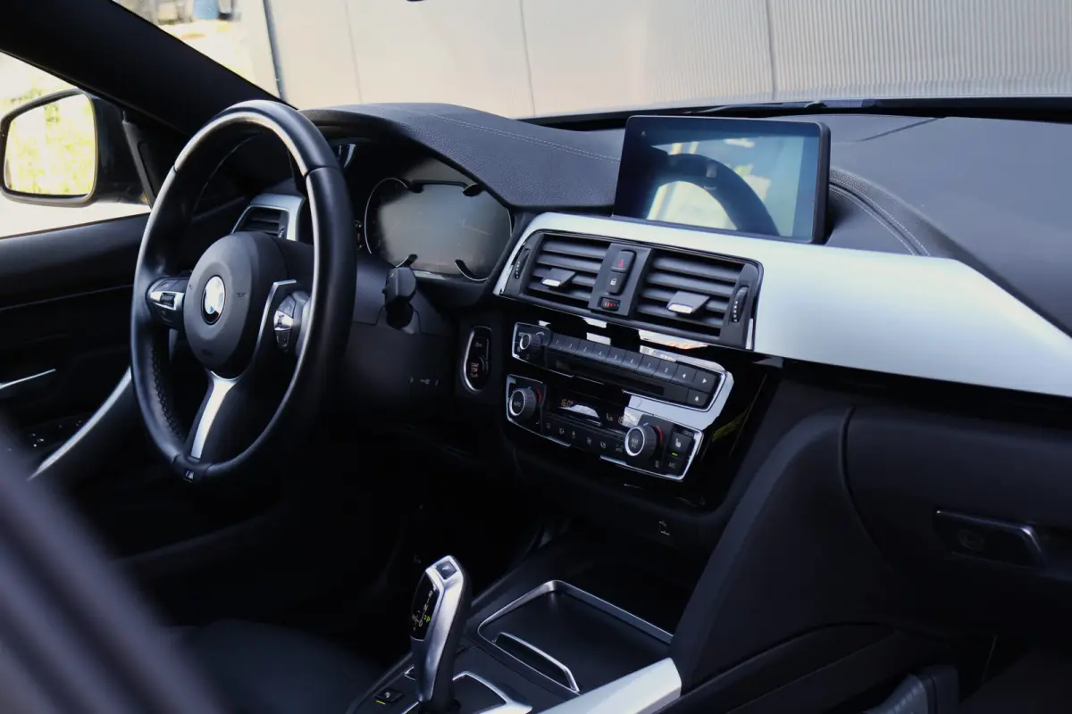 418i M-Sport LCI High Executive Automaat | 19 Inch | Digital Cockpit | Stoelverwarming | Leer | HiFi Audio | DAB | Keyless | M-Pakket