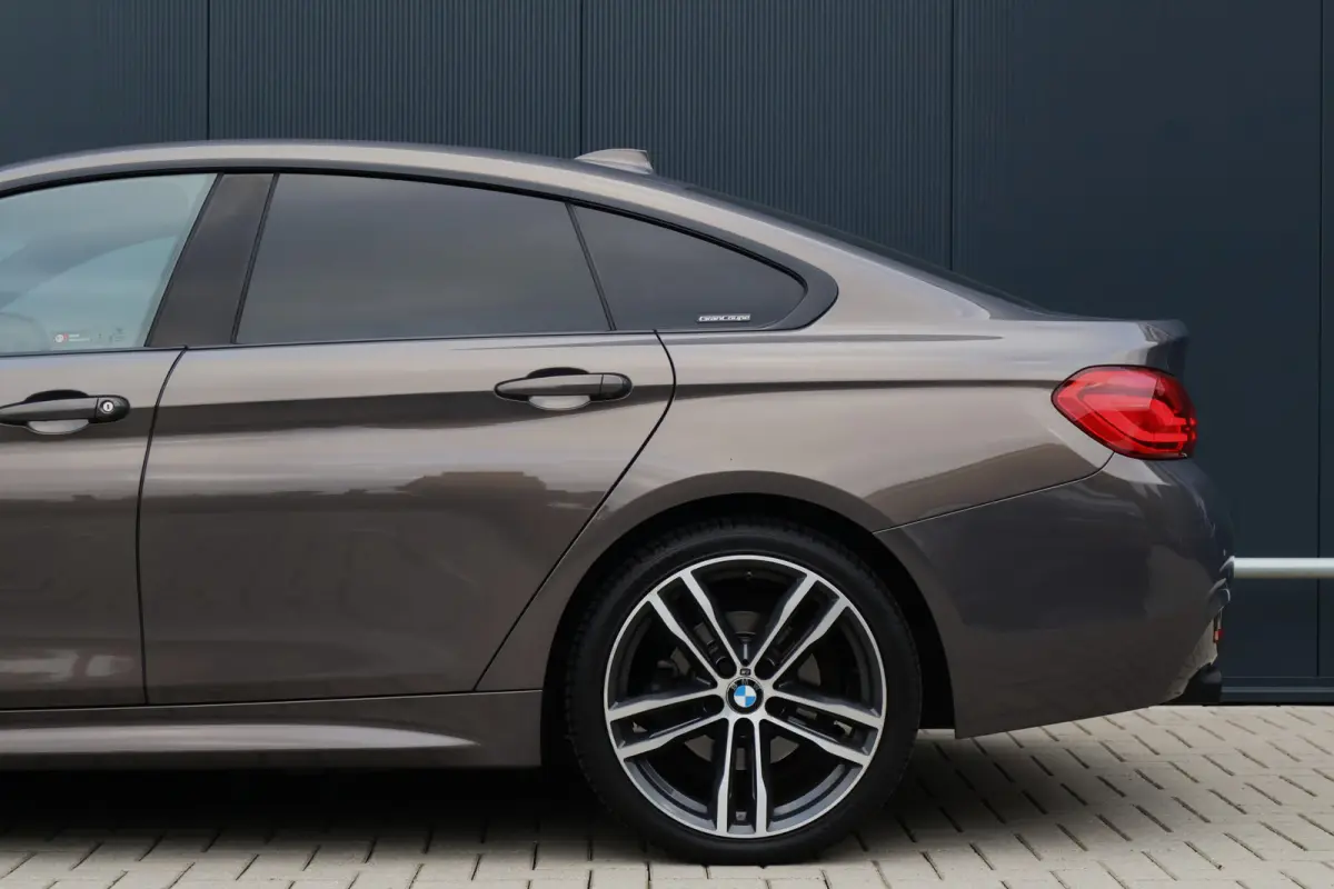 418i M-Sport LCI High Executive Automaat | 19 Inch | Digital Cockpit | Stoelverwarming | Leer | HiFi Audio | DAB | Keyless | M-Pakket