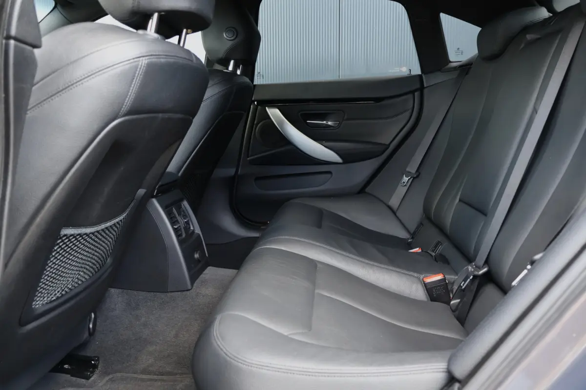 418i M-Sport LCI High Executive Automaat | 19 Inch | Digital Cockpit | Stoelverwarming | Leer | HiFi Audio | DAB | Keyless | M-Pakket