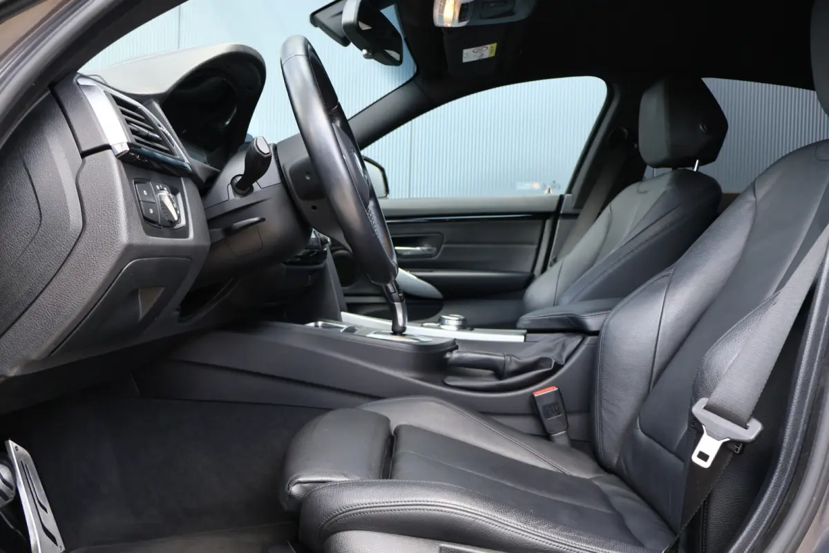 418i M-Sport LCI High Executive Automaat | 19 Inch | Digital Cockpit | Stoelverwarming | Leer | HiFi Audio | DAB | Keyless | M-Pakket