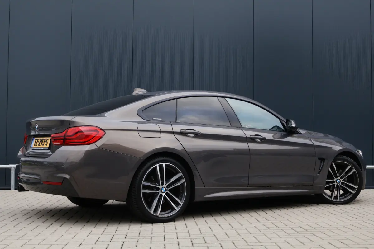 418i M-Sport LCI High Executive Automaat | 19 Inch | Digital Cockpit | Stoelverwarming | Leer | HiFi Audio | DAB | Keyless | M-Pakket