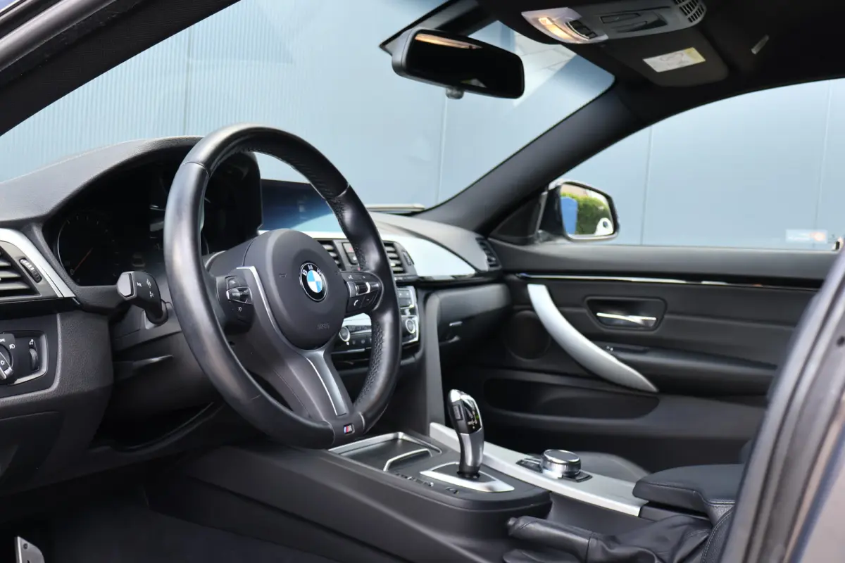 418i M-Sport LCI High Executive Automaat | 19 Inch | Digital Cockpit | Stoelverwarming | Leer | HiFi Audio | DAB | Keyless | M-Pakket