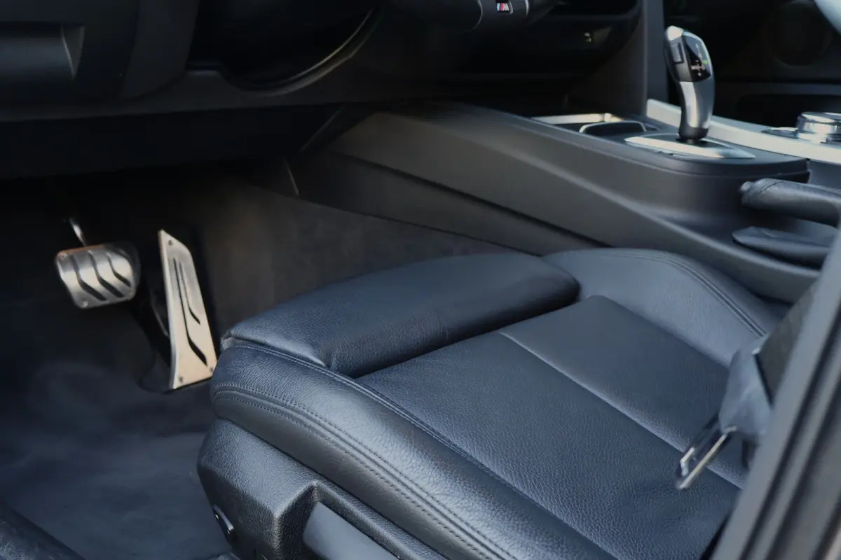 418i M-Sport LCI High Executive Automaat | 19 Inch | Digital Cockpit | Stoelverwarming | Leer | HiFi Audio | DAB | Keyless | M-Pakket