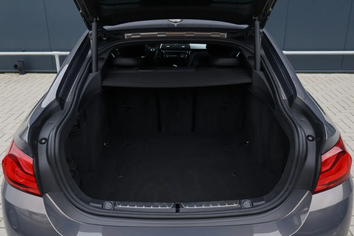 418i M-Sport LCI High Executive Automaat | 19 Inch | Digital Cockpit | Stoelverwarming | Leer | HiFi Audio | DAB | Keyless | M-Pakket
