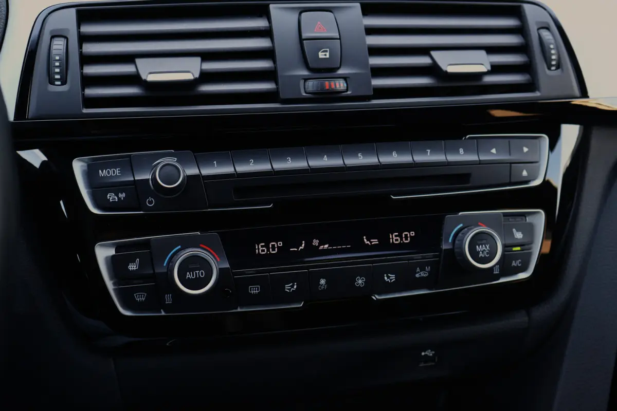 418i M-Sport LCI High Executive Automaat | 19 Inch | Digital Cockpit | Stoelverwarming | Leer | HiFi Audio | DAB | Keyless | M-Pakket