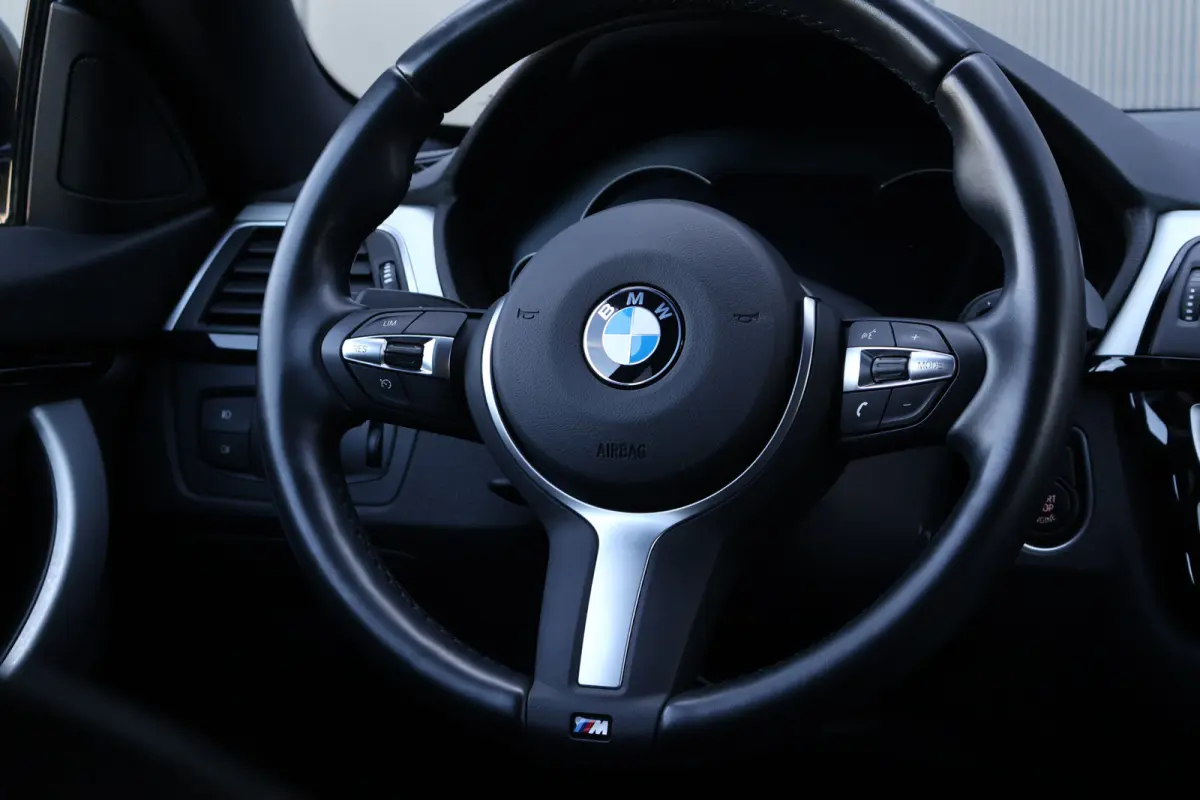 418i M-Sport LCI High Executive Automaat | 19 Inch | Digital Cockpit | Stoelverwarming | Leer | HiFi Audio | DAB | Keyless | M-Pakket