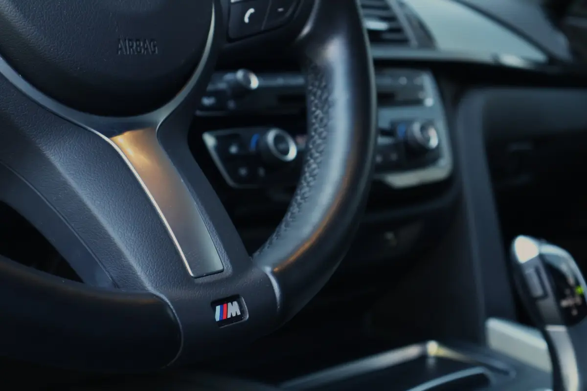 418i M-Sport LCI High Executive Automaat | 19 Inch | Digital Cockpit | Stoelverwarming | Leer | HiFi Audio | DAB | Keyless | M-Pakket