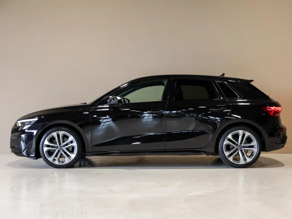 30 TFSI S-Line edition / 110pk / NAP / Afgevlakt stuurwiel /
