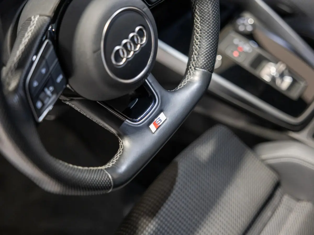 30 TFSI S-Line edition / 110pk / NAP / Afgevlakt stuurwiel /
