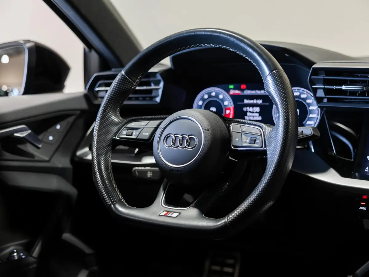 30 TFSI S-Line edition / 110pk / NAP / Afgevlakt stuurwiel /