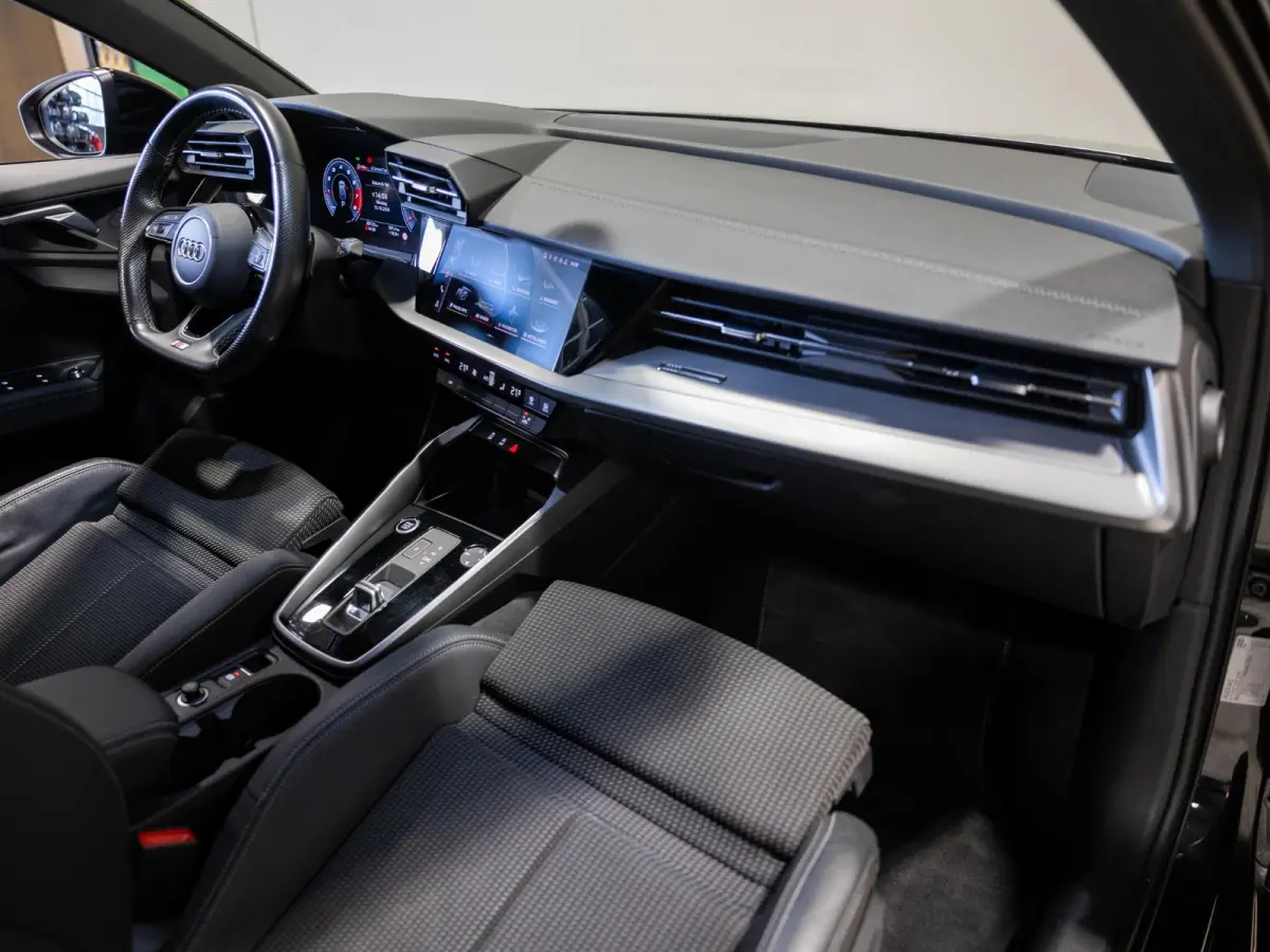 30 TFSI S-Line edition / 110pk / NAP / Afgevlakt stuurwiel /