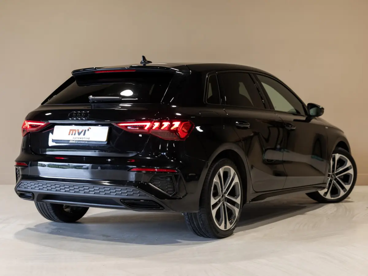 30 TFSI S-Line edition / 110pk / NAP / Afgevlakt stuurwiel /
